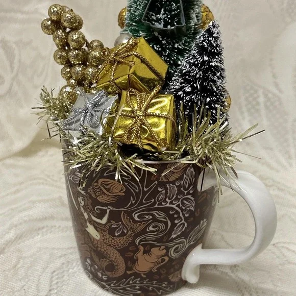 Vintage Starbucks Mermaid Mug With Christmas Tree Assemblage Display Gift - Picture 3 of 10